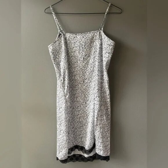 Divided, size 8 Elegant silky Black and White Lace Trim Nightgown slip - Picture 3 of 5